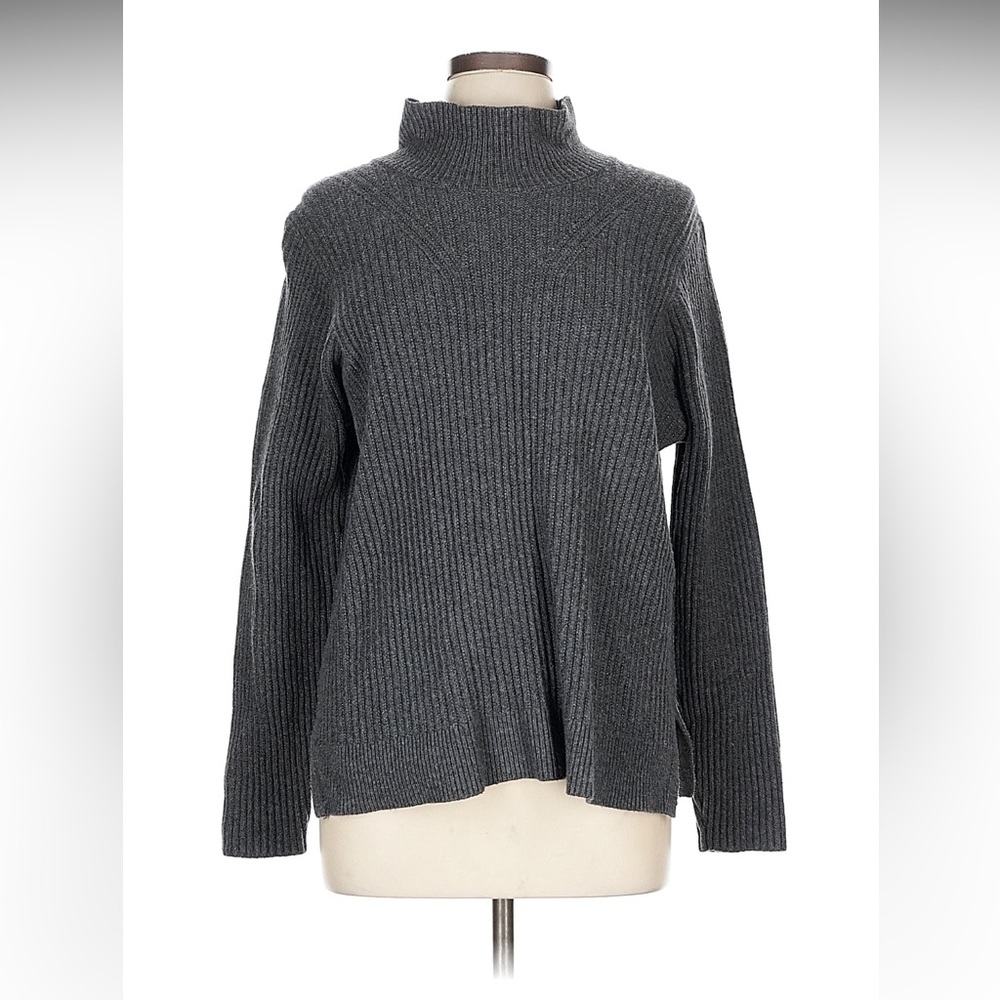 Banana Republic women’s grey turtle neck knit sweater size medium